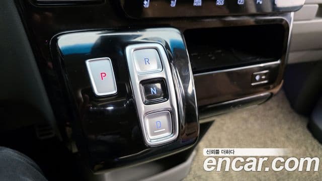 Hyundai Staria 2023 — Фото 9/20