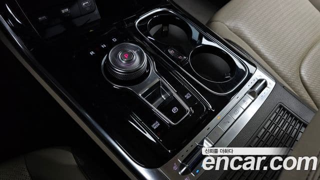 Kia Carnival 2021 — фото 9 из 20