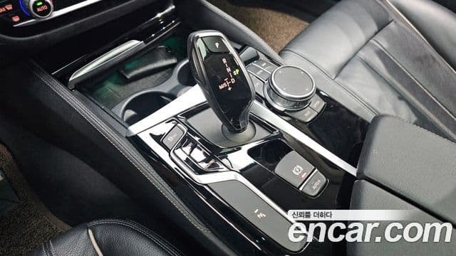 BMW 5 Series 2018 — ფოტო 9/20