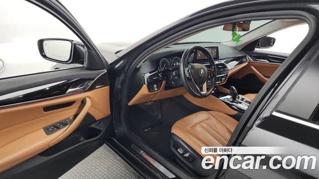 BMW 5 Series 2019 — фото 9 из 20
