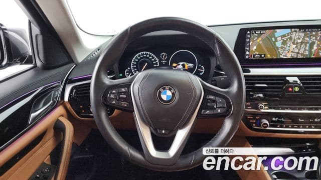 BMW 5 Series 2019 — фото 13 из 20