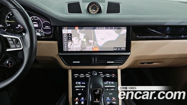 Porsche Cayenne 2021 — фото 14 из 20