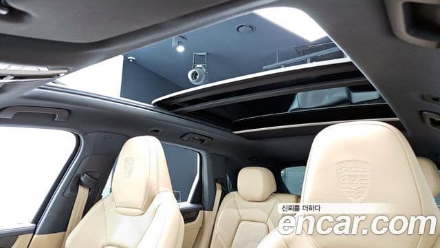 Porsche Cayenne 2021 — ფოტო 18/20