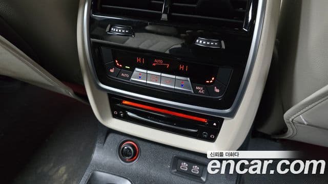 BMW X7 2021 — ფოტო 19/20