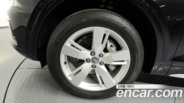 Audi Q5 2020 — ფოტო 5/20