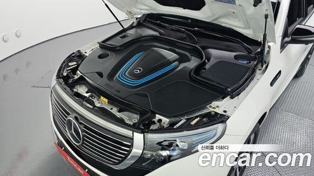 Mercedes-Benz EQC 2020 — ფოტო 10/20