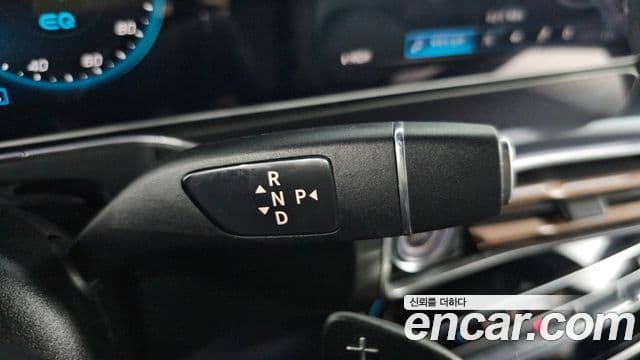 Mercedes-Benz EQC 2020 — ფოტო 3/20
