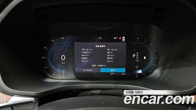 Volvo XC60 2023 — ფოტო 8/20