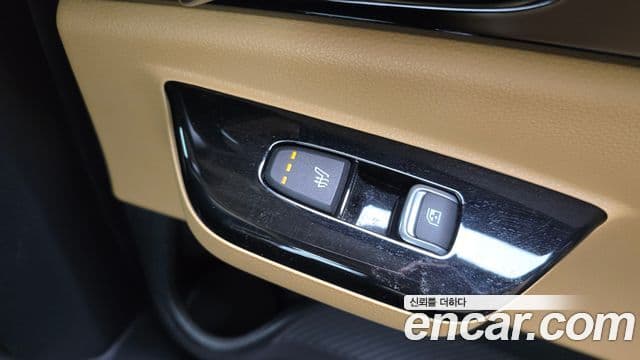Kia Carnival 2020 — ფოტო 19/20