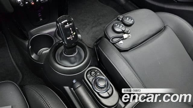 Mini Cooper S 2023 — фото 9 из 20