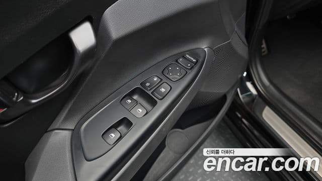 Hyundai Veloster 2019 — Şəkil 17/20
