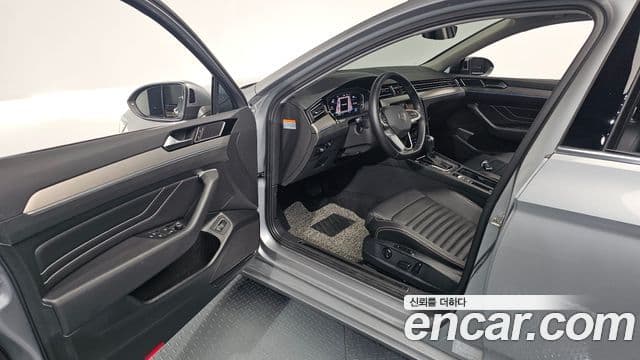 Volkswagen Passat GT 2021 — ფოტო 8/20
