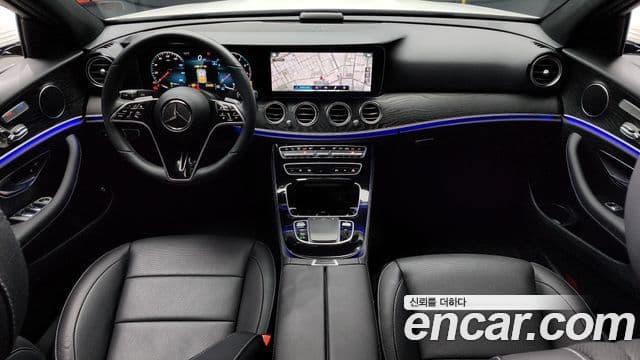 Mercedes-Benz E-Class 2023 — ფოტო 7/20