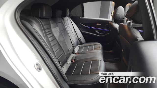 Mercedes-Benz E-Class 2023 — ფოტო 12/20