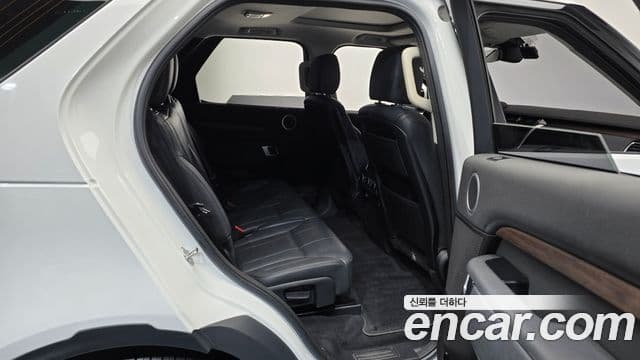 Land Rover Discovery 5 2018 — Şəkil 12/20