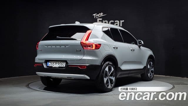 Volvo XC40 2024 — фото 2 из 20