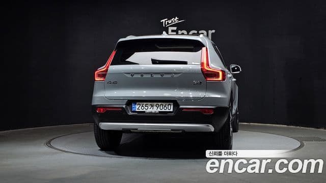 Volvo XC40 2024 — ფოტო 4/20