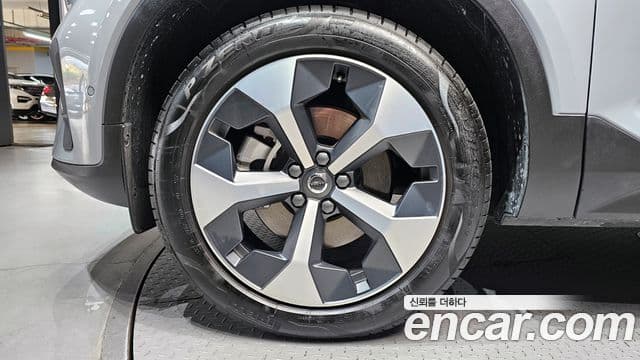 Volvo XC40 2024 — ფოტო 5/20