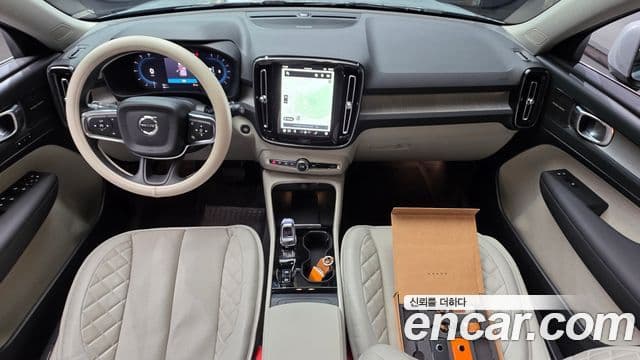 Volvo XC40 2024 — фото 7 из 20