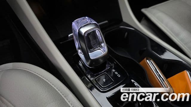 Volvo XC40 2024 — ფოტო 9/20