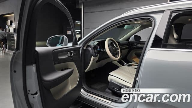 Volvo XC40 2024 — ფოტო 11/20