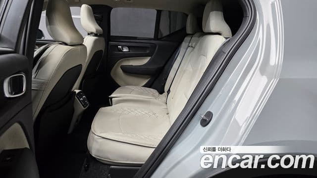 Volvo XC40 2024 — ფოტო 12/20