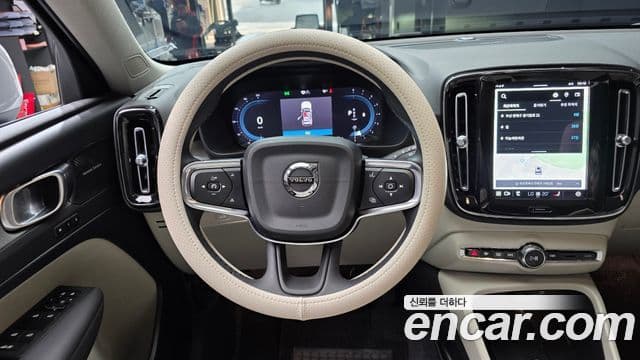 Volvo XC40 2024 — ფოტო 13/20