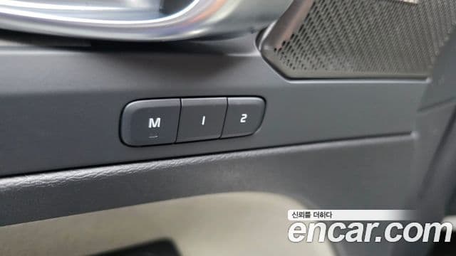 Volvo XC40 2024 — ფოტო 17/20