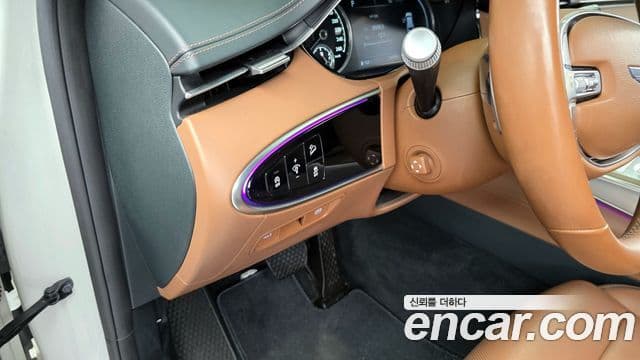 Genesis GV70 2021 — ფოტო 17/20