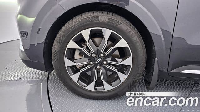 Kia Carnival 2021 — фото 5 из 20