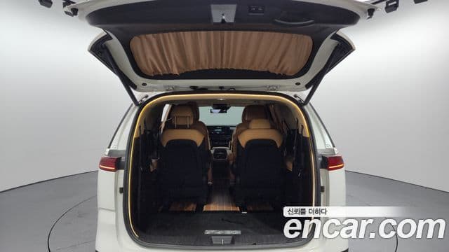Kia Carnival 2023 — фото 20 из 20
