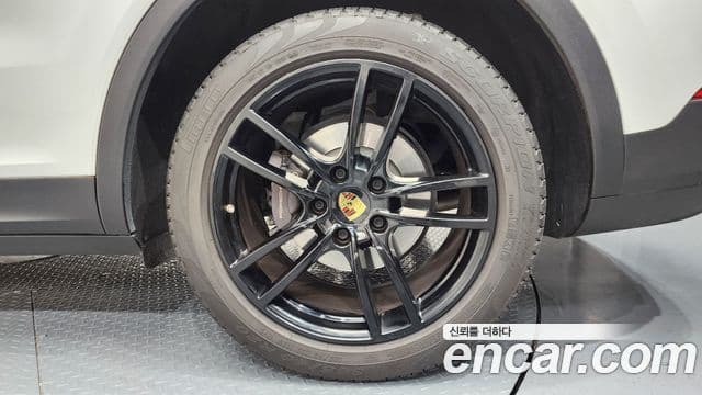 Porsche Cayenne 2019 — ფოტო 5/18