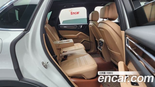 Porsche Cayenne 2019 — ფოტო 10/18
