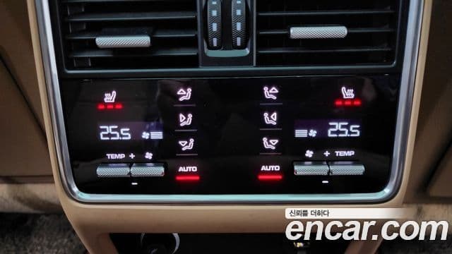 Porsche Cayenne 2019 — ფოტო 11/18