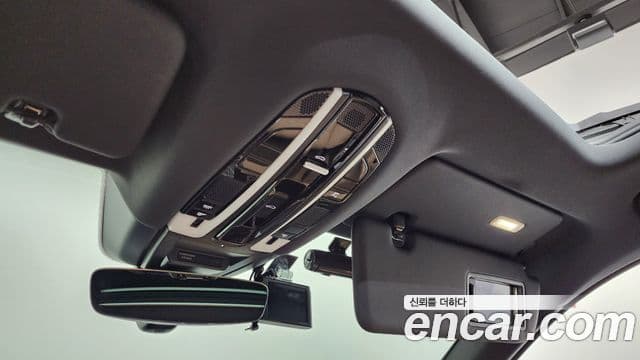 Porsche Cayenne 2019 — ფოტო 17/18