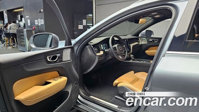 Volvo XC60 2018 — ფოტო 11/20