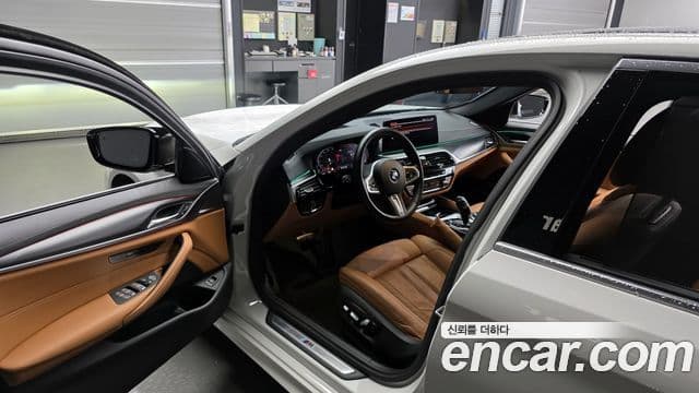 BMW 5 Series 2023 — Фото 10/20