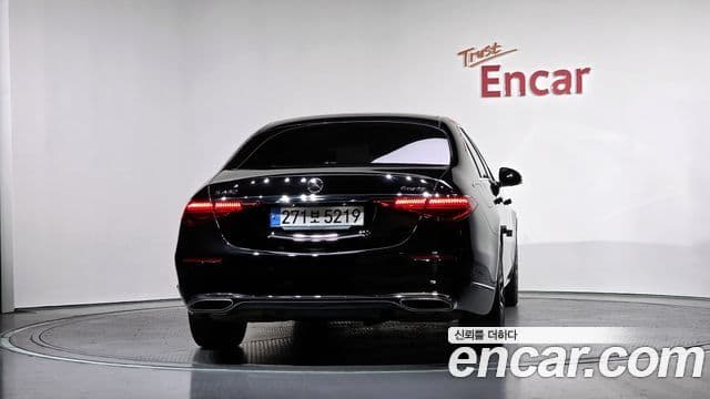 Mercedes-Benz S-Class 2024 — Photo 9/20