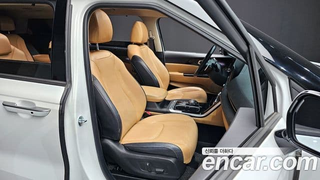 Kia Carnival 2020 — фото 12 из 20