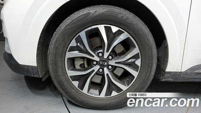 Kia Carnival 2021 — Фото 5/20