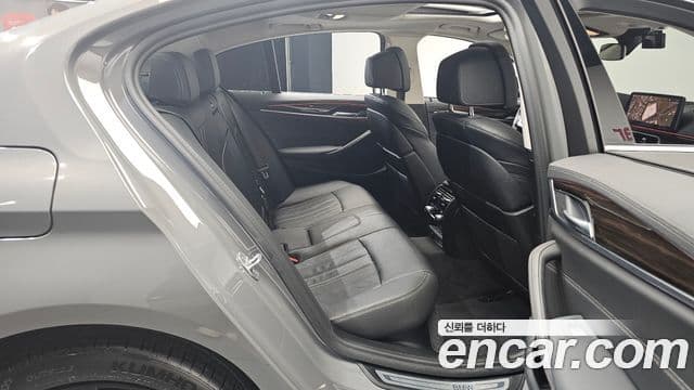 BMW 5 Series 2021 — ფოტო 12/20