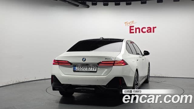 BMW 5 Series 2025 — ფოტო 4/20