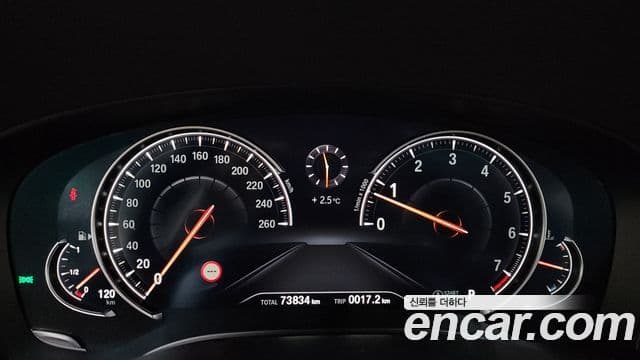BMW 5 Series 2018 — ფოტო 8/20