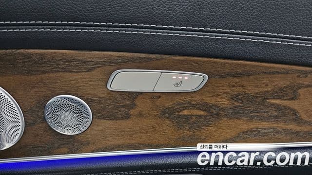 Mercedes-Benz E-Class 2019 — ფოტო 19/20