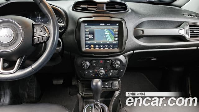 Jeep Renegade 2019 — ფოტო 14/20