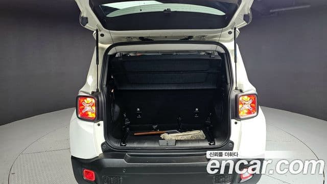 Jeep Renegade 2019 — ფოტო 20/20