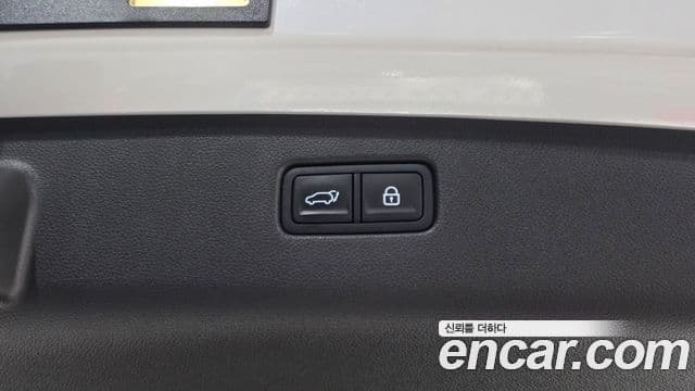 Genesis GV70 2021 — ფოტო 16/20