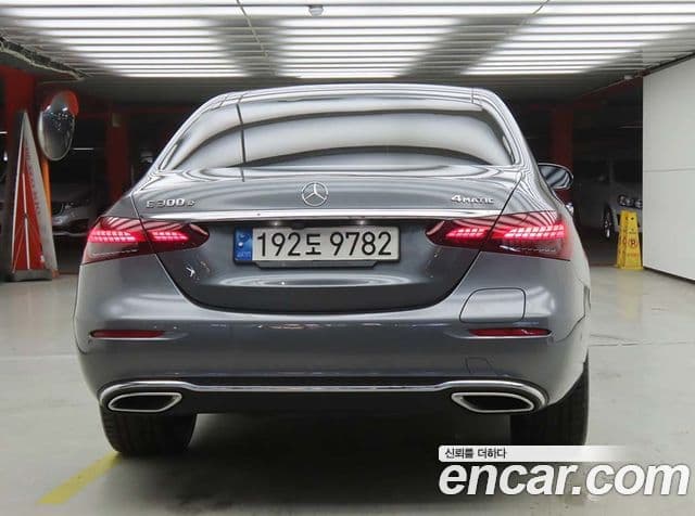 Mercedes-Benz E-Class 2021 — Photo 20/20