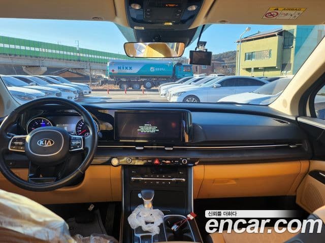 Kia Carnival 2021 — фото 14 из 19