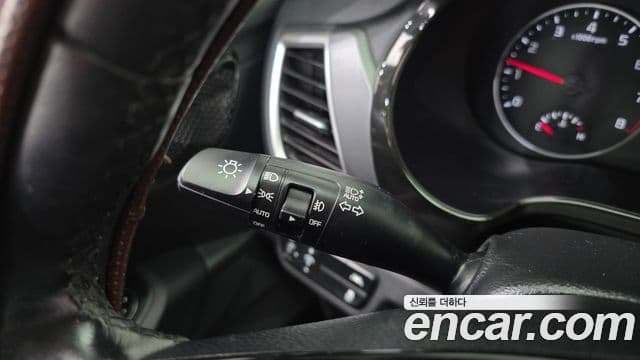 Kia Seltos 2021 — ფოტო 17/20